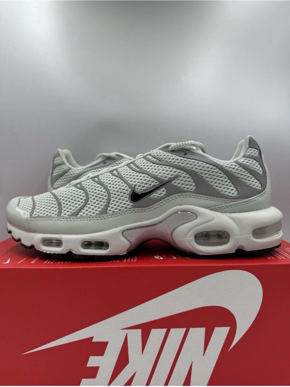 Nike Air Max Plus Light Silver Chrome BRAND NEW Size 10 Women
